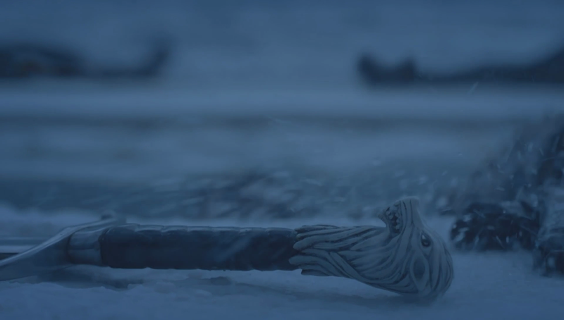 Illustration for article titled El inquietante detalle que te perdiste sobre la espada de Jon Snow en el último episodio de Juego de Tronos